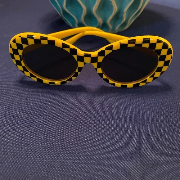 NEW YELLOW AND BLACK CHECKERED SUNGLASSES - Picture 1 of 2
